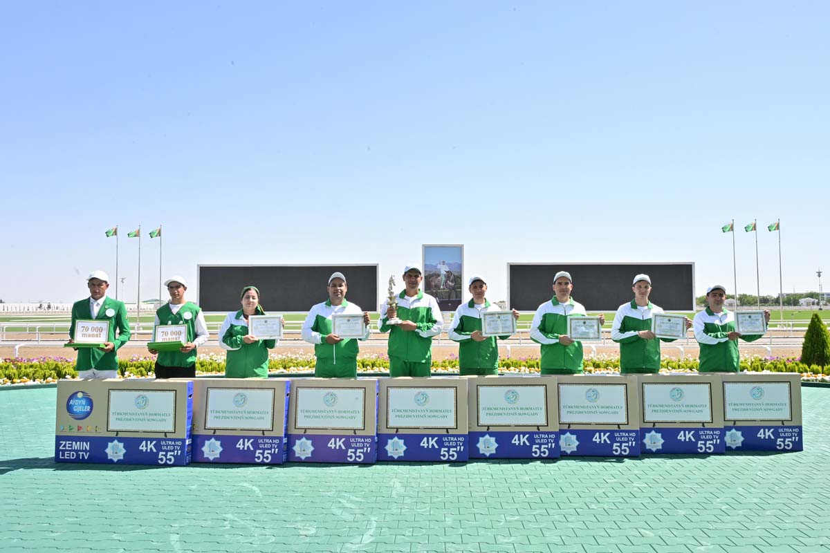 President of Turkmenistan took part in festivities on the occasion of the national holiday of the Turkmen horse